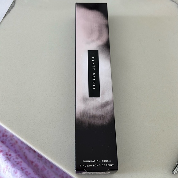 Fenty beauty foundation brush 145 - Picture 2 of 3